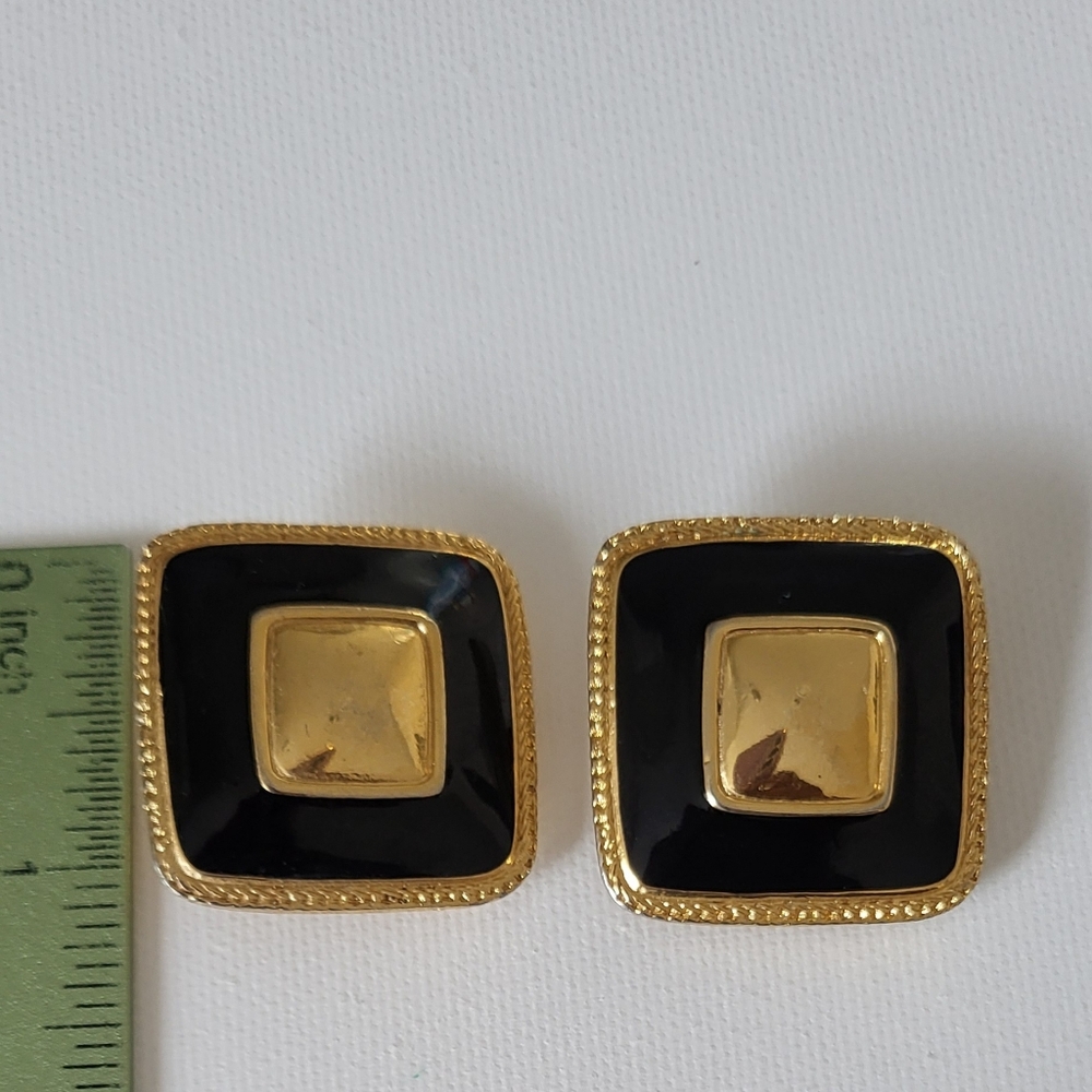 Vintage Premier USA Bold Black & Goldtone Enamel Clip-on Earrings - Picture 3 of 3